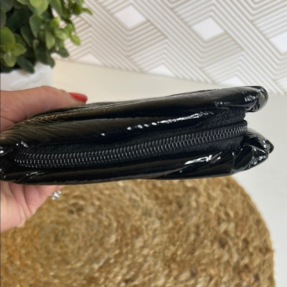 Hobo black leather distressed clutch/wallet - Picture 6 of 15